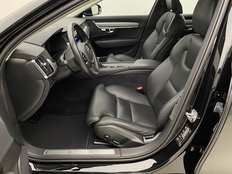 Volvo S90 D4 MOMENTUM AUT  - fotka 3 z 43
