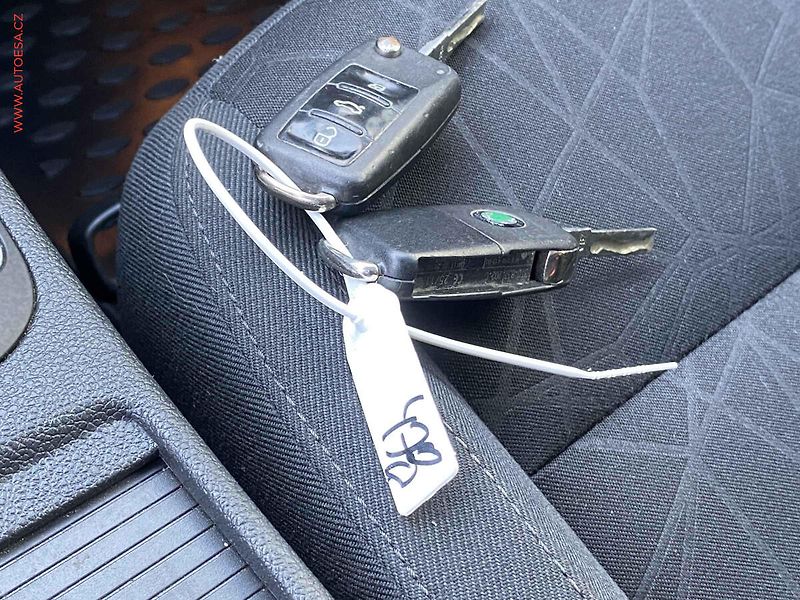 Škoda Superb (2011) 2.0TDi 4x4, Family, +kola - fotka 18 z 18