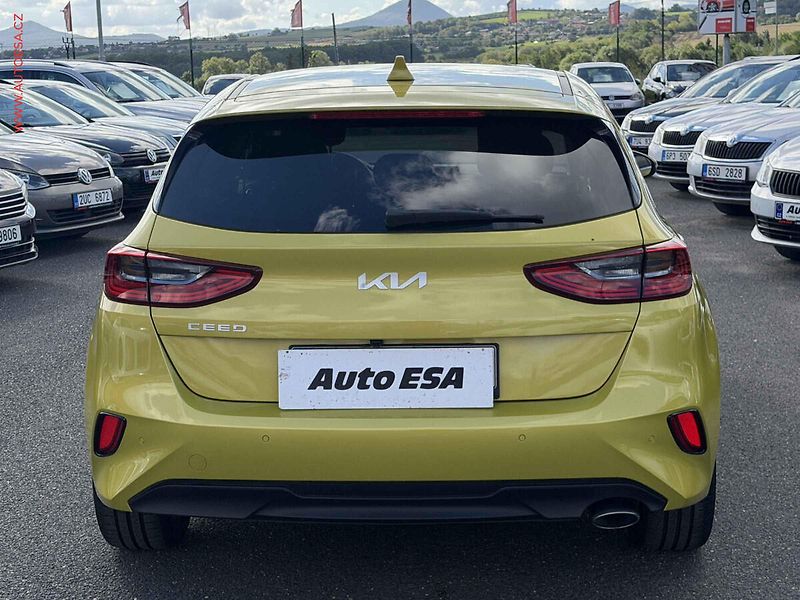 Kia Ceed (2022) 1.5 T-GDi, 1.maj,ČR - fotka 5 z 17