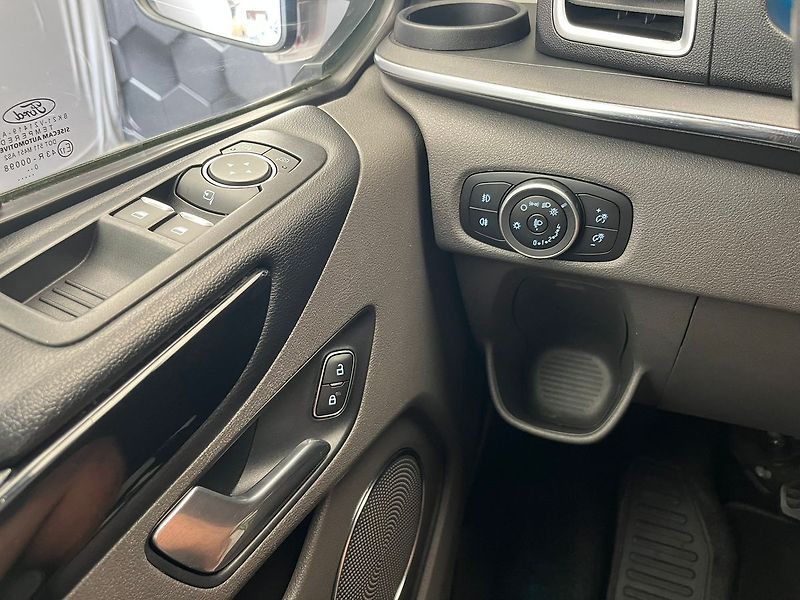 Ford Tourneo Custom 320 L2H1 Titanium 136 kW aut. - fotka 12 z 64