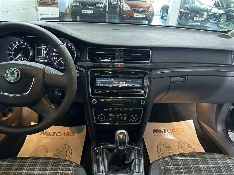 Škoda Superb 2,0   TDI 4X4 125KW ELEGANCE - fotka 20 z 31