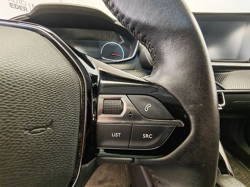 Peugeot 2008 1.2 Benzin - fotka 25 z 35