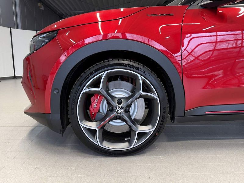 Alfa Romeo Junior (2024) Veloce 280 Elettrica 54 kWh - fotka 9 z 14