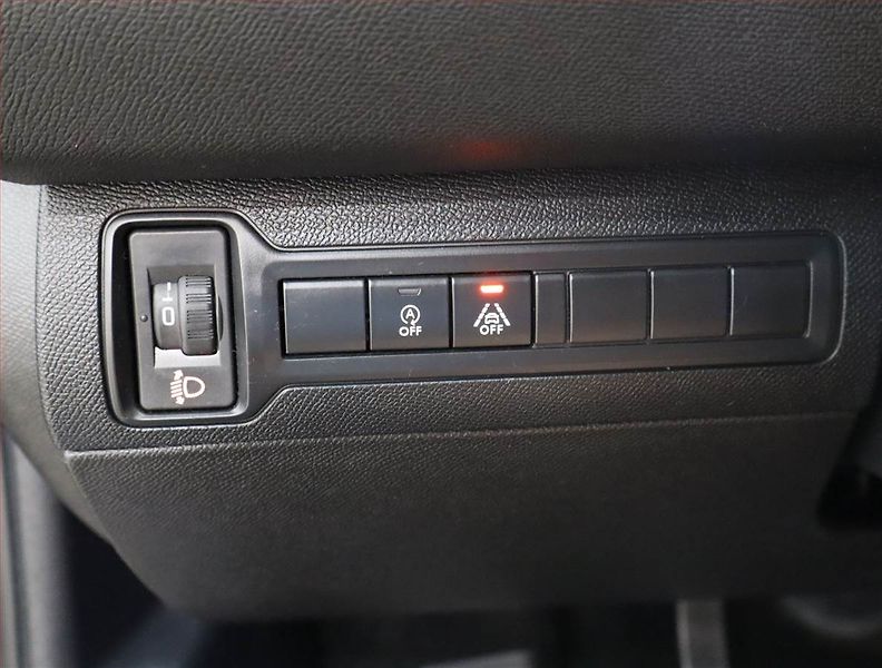 Peugeot 308 (2018) 1.6 BlueHDi, Navi, Tempomat - fotka 16 z 17