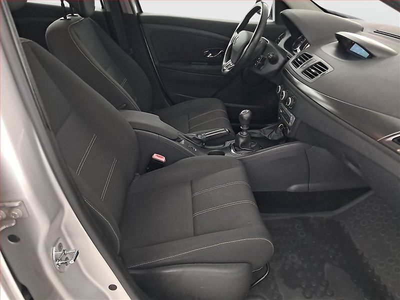 Renault Mégane (2014) Confort 1.6 16V, ČR,1.maj - fotka 9 z 16