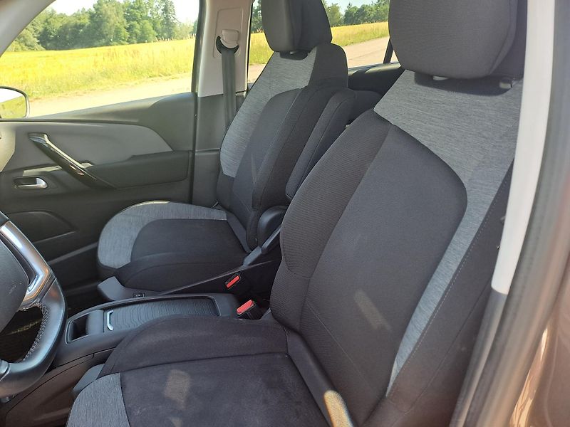 Citroën Grand C4 Picasso 1.6 HDi AUTOMAT, 7 MÍST - fotka 11 z 41