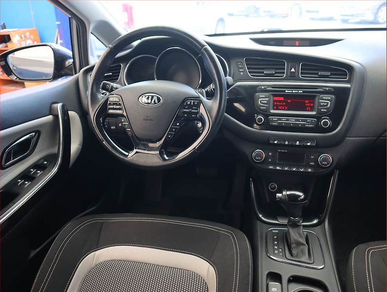 Kia Ceed (2013) Gold 1.6 GDI, Automat - fotka 7 z 19