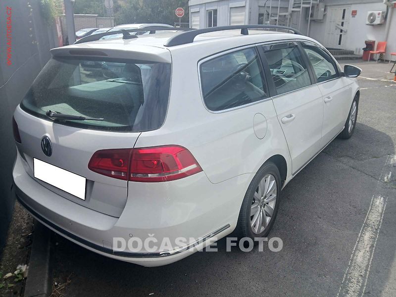 Volkswagen Passat (2010) 2.0TDi - fotka 2 z 3