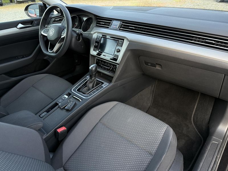 Volkswagen Passat 2.0TDi Basis 90kW DSG - fotka 10 z 18