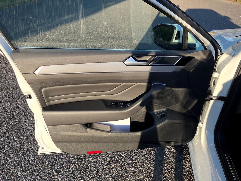 Volkswagen Passat (2021) 2.0 TDI 147kW 4x4 R-LINE - fotka 17 z 20