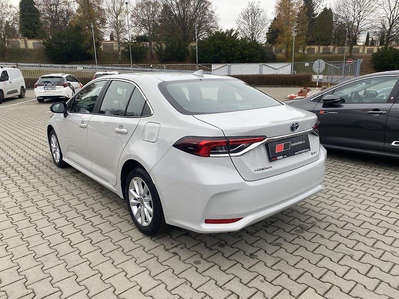 Toyota Corolla 1.8 Hybrid Comfort Tech - fotka 6 z 24
