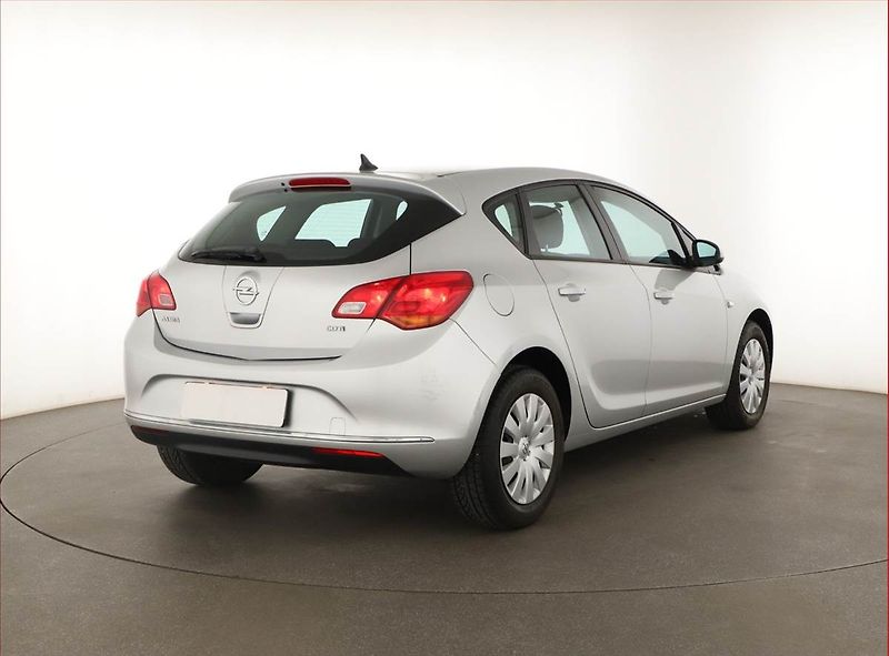 Opel Astra (2015) 1.6 CDTI, Tempomat - fotka 5 z 13
