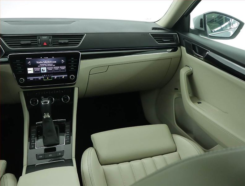 Škoda Superb (2023) Laurin&Klement 2.0 TDI - fotka 8 z 17