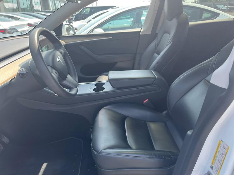 Tesla Model Y (2022) Long Range AWD | AMD Ryzen - fotka 7 z 8