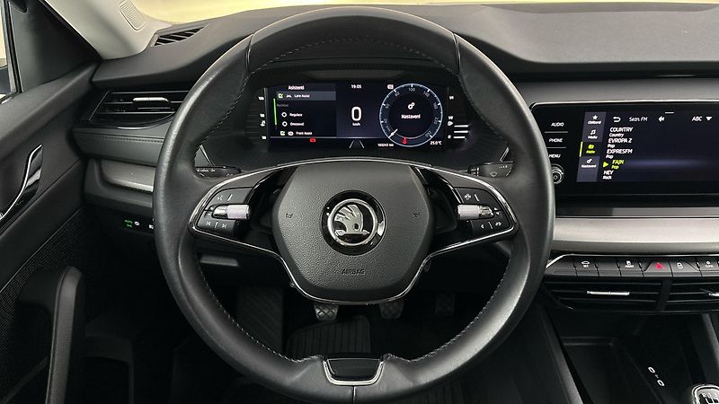 Škoda Octavia 2.0 TDI Ambition - fotka 9 z 24
