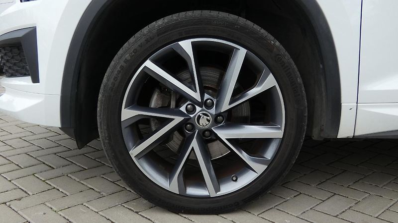 Škoda Kodiaq 2,0 TSI Sportline DSG 4x4 - fotka 27 z 28