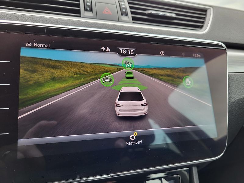 Škoda Superb iV 1.4 PHEV 160kW DSG STYLE - fotka 20 z 48
