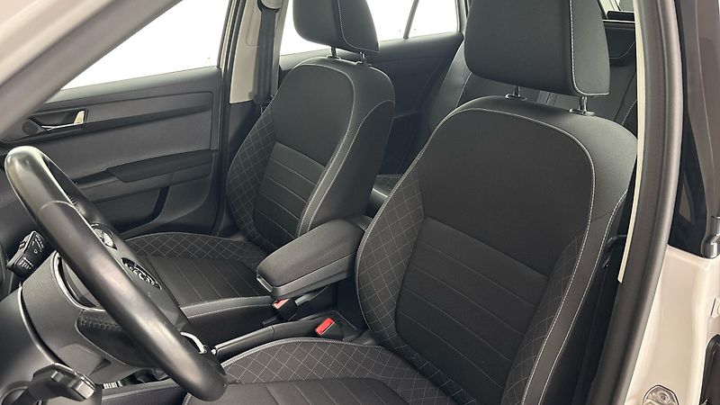 Škoda Fabia 1.0 TSI Ambition Combi - fotka 15 z 24