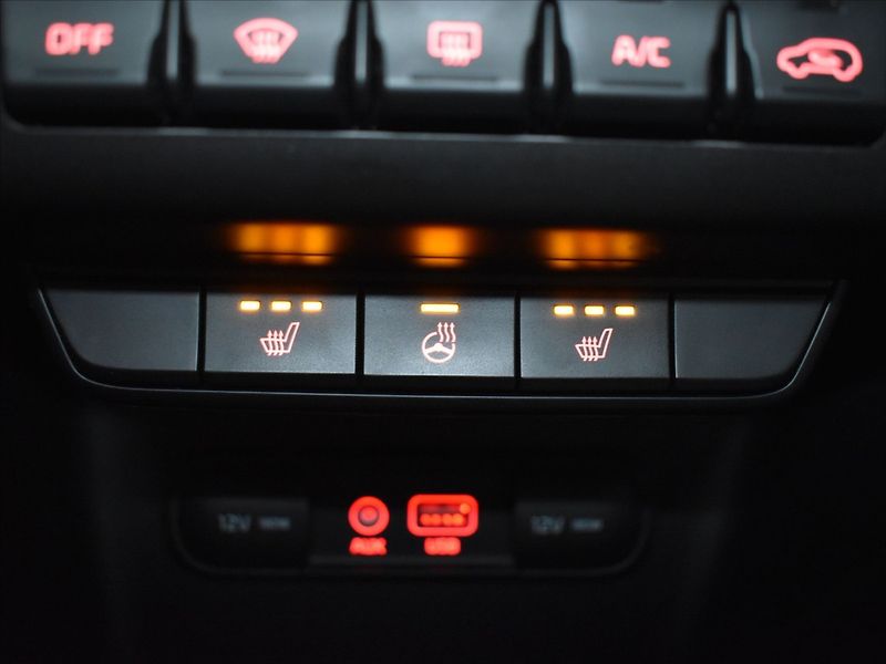 Kia Sportage 2,0 CRDI Kamera,výhřevy - fotka 15 z 22