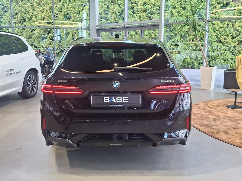 BMW Řada 5 540d xDrive Touring M-Sport - fotka 5 z 27