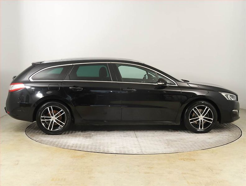 Peugeot 508 (2014) Allure 2.0 HDi, Navi, Tempomat - fotka 6 z 23