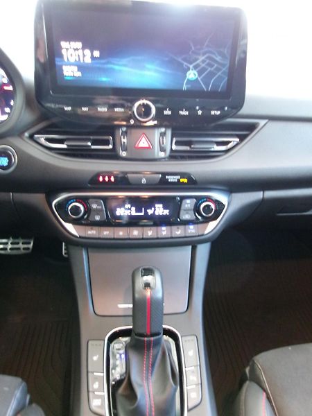 Hyundai i30 (2021) 1.5T-GDi DCT N-Line Premium - fotka 15 z 21