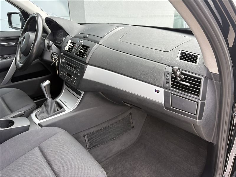 BMW X3 2,0 Č.R servisovano 6MT - fotka 27 z 31