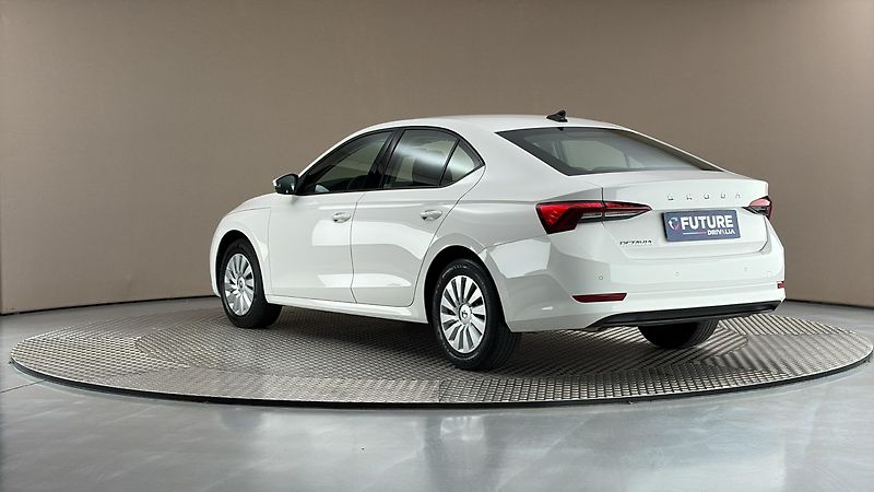 Škoda Octavia 2.0 TDI Active - fotka 2 z 24