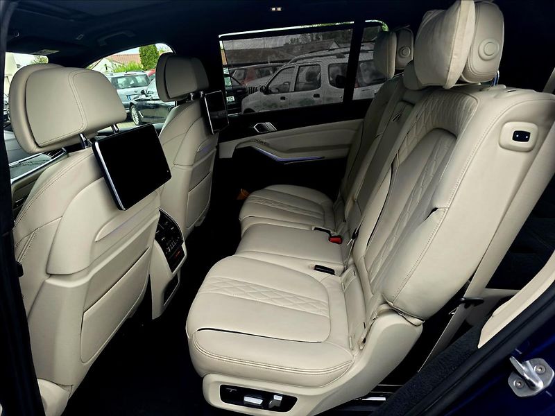 BMW X7 4,4 i 7MÍST TOP KOMPLET VÝBAVA - fotka 10 z 37