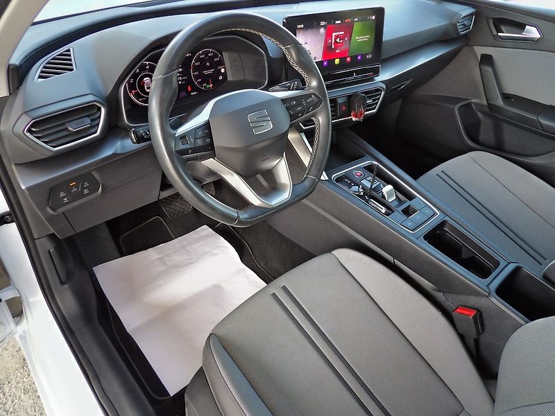 Seat Leon 2.0TDI DSG Virtual ACC LED NAV - fotka 22 z 31