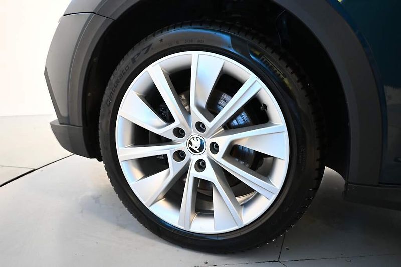 Škoda Octavia (2023) 2.0 SCOUT 4x4 DSG Matrix LED T - fotka 35 z 36