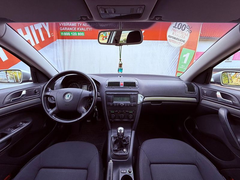 Škoda Octavia 2.0 TDi Elegance, ČR - fotka 14 z 22