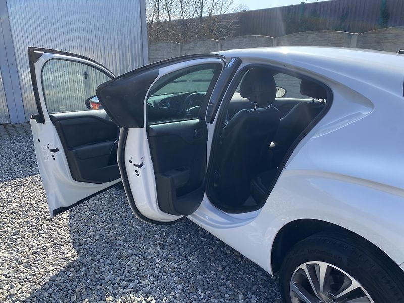 Citroën DS4 1.6i 16V 120PS EXCLUSIVE TOP!! - fotka 102 z 160