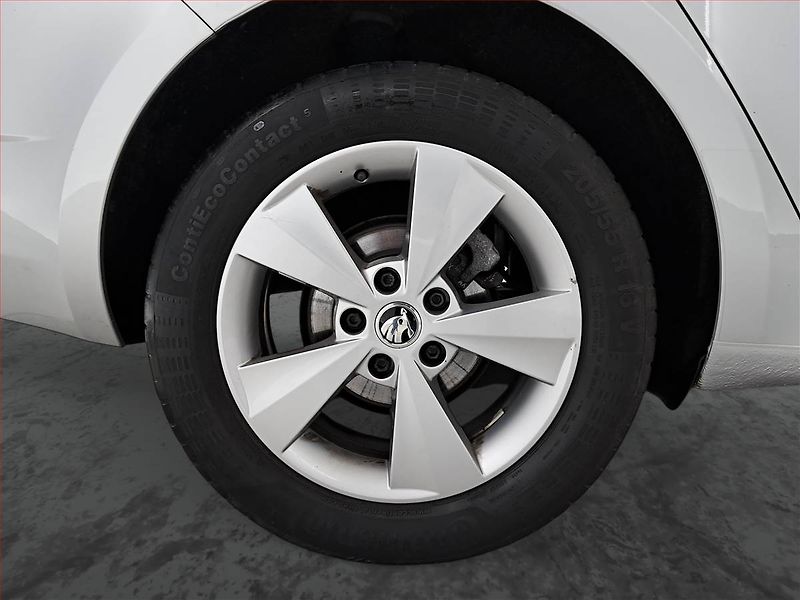 Škoda Octavia (2016) Style 2.0 TDI, Bi-Xenony - fotka 15 z 16