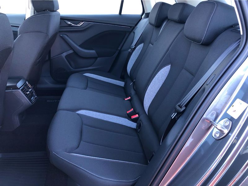 Škoda Kamiq 1,0 TSI - fotka 12 z 28