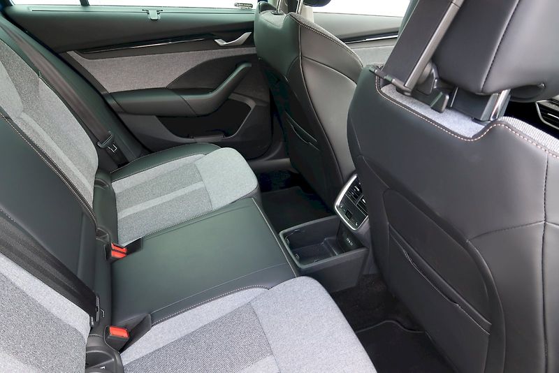 Škoda Octavia (2024) Combi Top Selection 2.0 TDI 11 - fotka 25 z 28