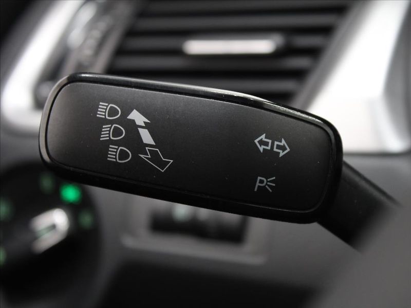 Škoda Rapid 1,2 TSI 81kW 1.maj.ČR 47tkm! - fotka 17 z 23