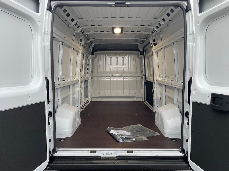 Toyota Proace Max MY25 2.2L 8AT - fotka 8 z 23