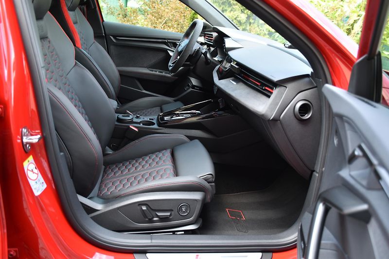 Audi RS 3 2.5 TFSi 294 kW /// REZERVACE  - fotka 46 z 51