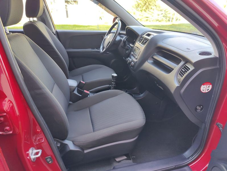 Kia Sportage 2,0 CRDi 4WD /servis/pneu - fotka 23 z 30