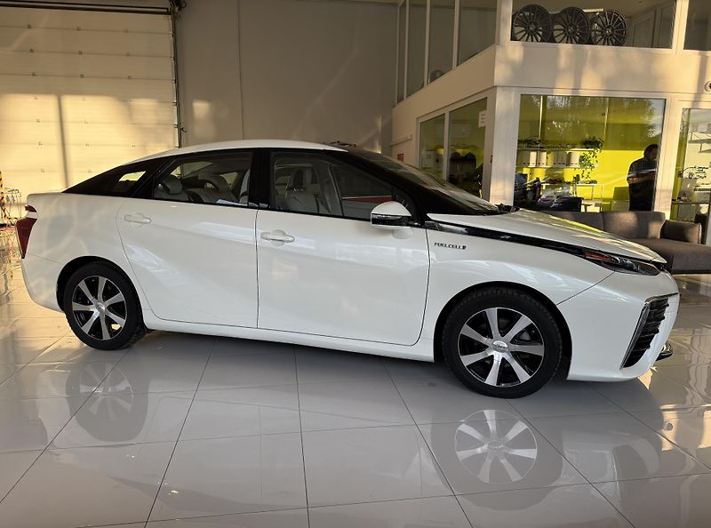 Toyota Mirai (2017) - fotka 3 z 23