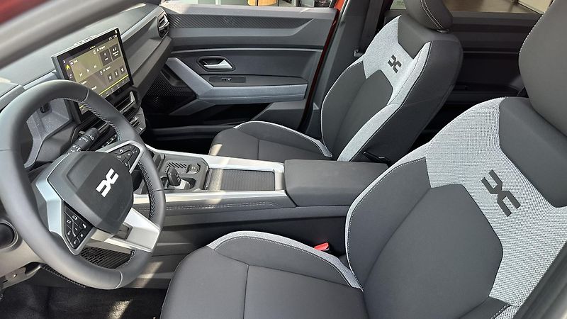 Dacia Bigster (2026) Bigster Journey Hybrid 155 - fotka 14 z 19