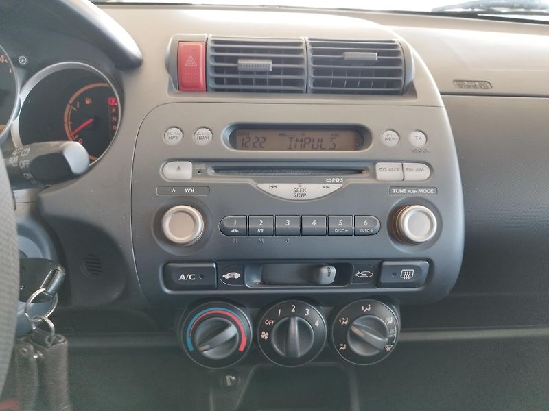 Honda Jazz (2004) 1,3i,61KW,AUTOMAT,KLIMA,ALU - fotka 20 z 26