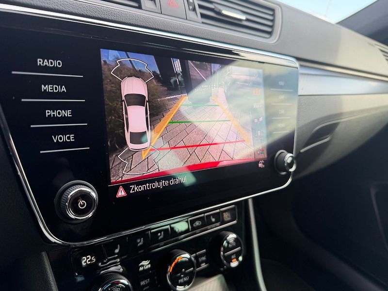Škoda Superb Sportline  2,0TSI 140kW DSG - fotka 12 z 21