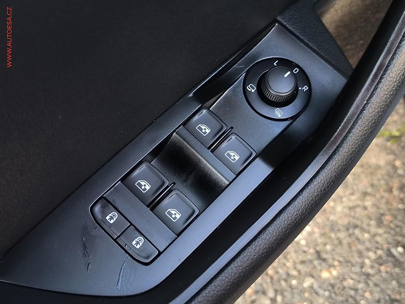 Škoda Superb (2019) 2.0TDI, ČR, Ambition, DSG - fotka 22 z 24