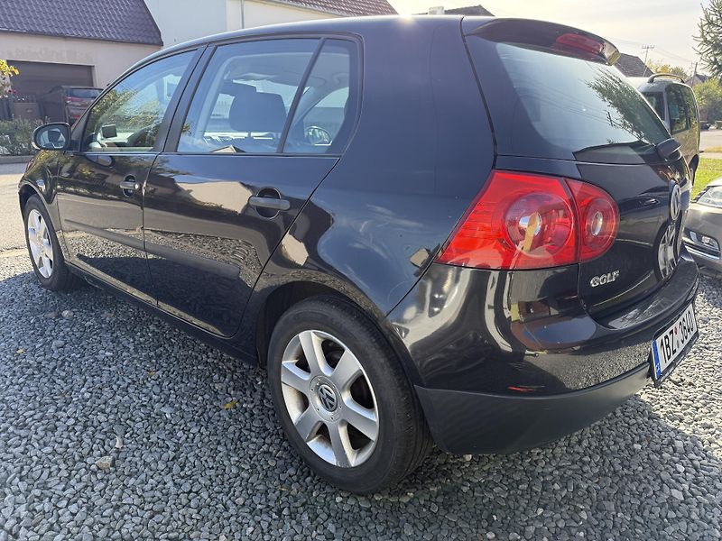 Volkswagen Golf 1.6 FSI ALU - fotka 3 z 13