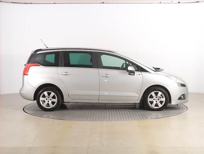 Peugeot 5008 (2013) 1.6 HDi, Tempomat - fotka 6 z 19