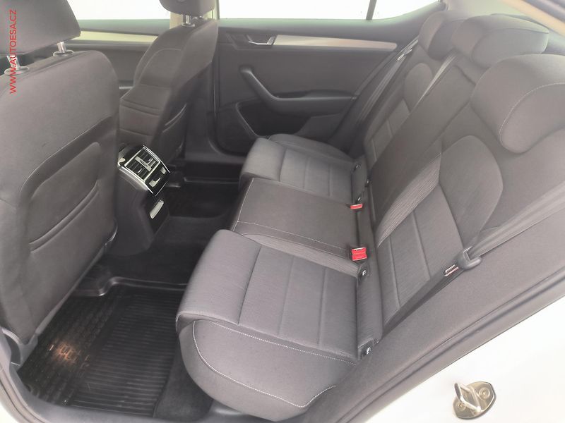 Škoda Superb (2017) 2.0 TDi, ČR, Ambition, DSG - fotka 10 z 24