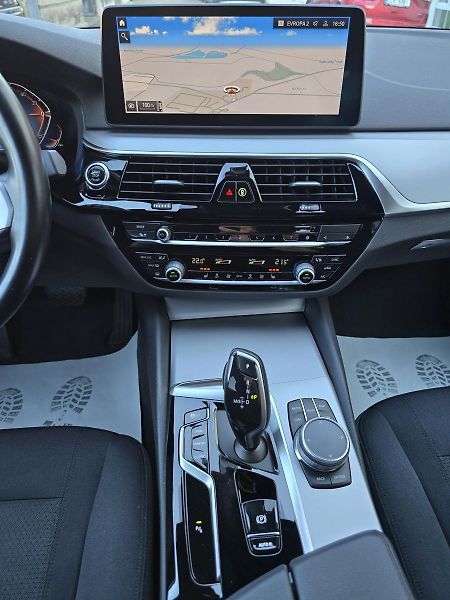 BMW Řada 5 210kW XDRIVE HEADup - DPH - fotka 12 z 53