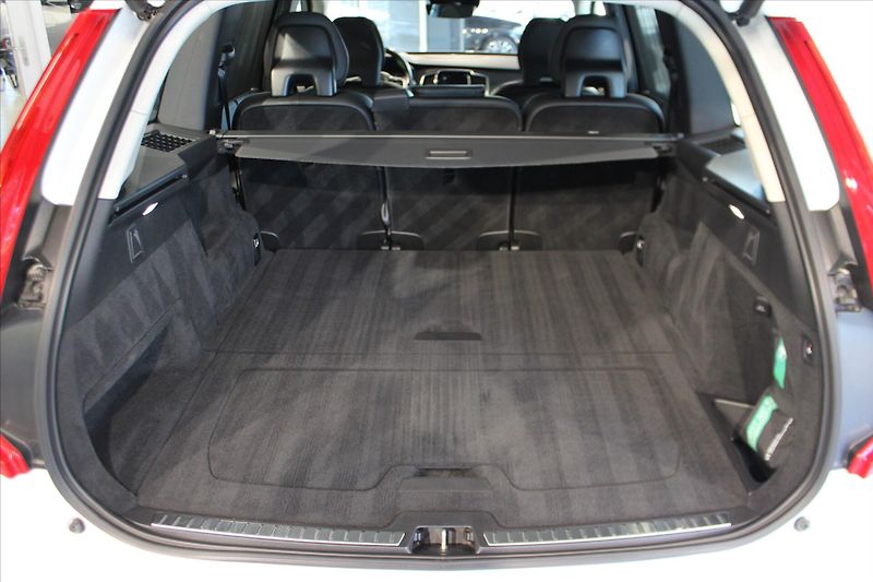Volvo XC90 B5 AWD 173 kW Inscription Pole - fotka 30 z 36